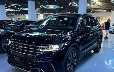 Volkswagen Tiguan II, 2021 год, 2 290 000 рублей, 3 фотография