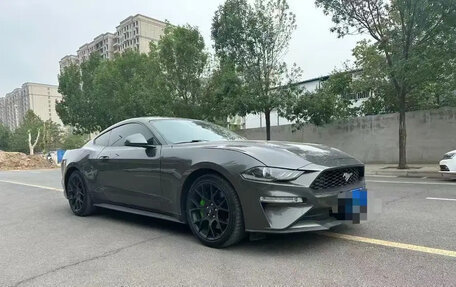 Ford Mustang VI рестайлинг, 2021 год, 2 800 000 рублей, 3 фотография