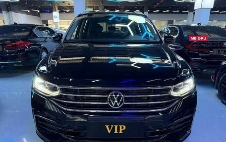 Volkswagen Tiguan II, 2021 год, 2 290 000 рублей, 2 фотография