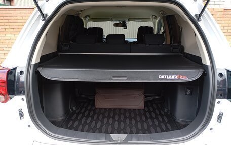 Mitsubishi Outlander III рестайлинг 3, 2022 год, 2 599 000 рублей, 6 фотография
