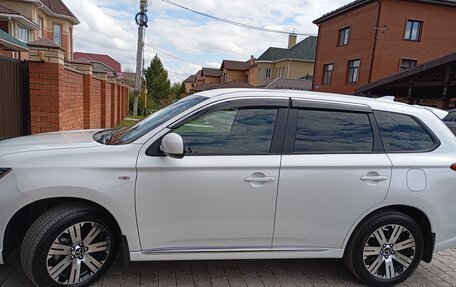 Mitsubishi Outlander III рестайлинг 3, 2022 год, 2 599 000 рублей, 8 фотография