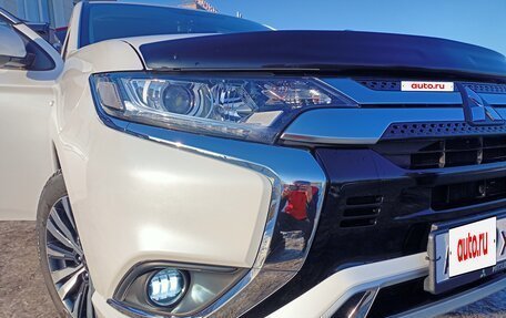 Mitsubishi Outlander III рестайлинг 3, 2022 год, 2 599 000 рублей, 7 фотография