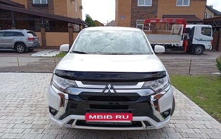 Mitsubishi Outlander III рестайлинг 3, 2022 год, 2 599 000 рублей, 9 фотография