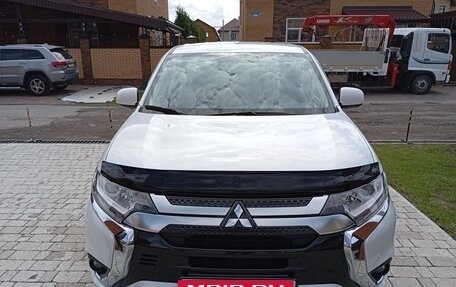 Mitsubishi Outlander III рестайлинг 3, 2022 год, 2 599 000 рублей, 11 фотография