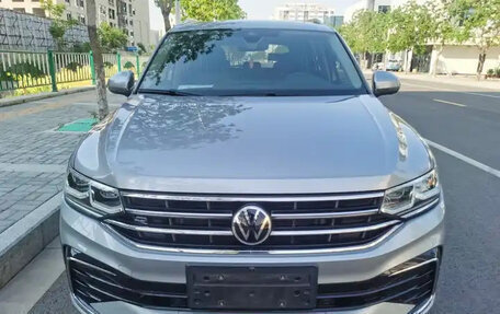 Volkswagen Tiguan II, 2022 год, 2 686 810 рублей, 2 фотография