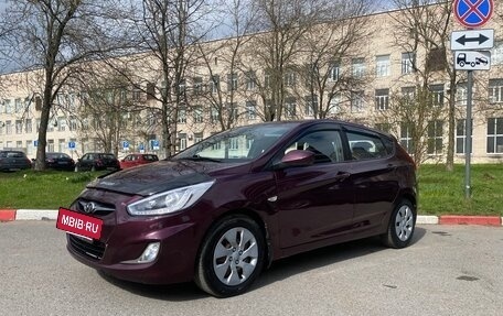 Hyundai Solaris II рестайлинг, 2013 год, 675 000 рублей, 2 фотография