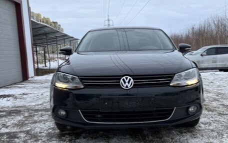 Volkswagen Jetta VI, 2013 год, 1 100 000 рублей, 3 фотография
