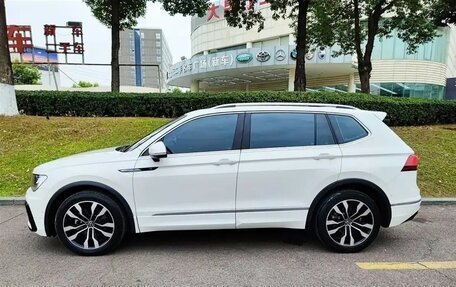 Volkswagen Tiguan II, 2021 год, 1 760 000 рублей, 3 фотография