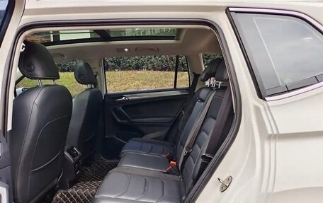 Volkswagen Tiguan II, 2021 год, 1 760 000 рублей, 8 фотография