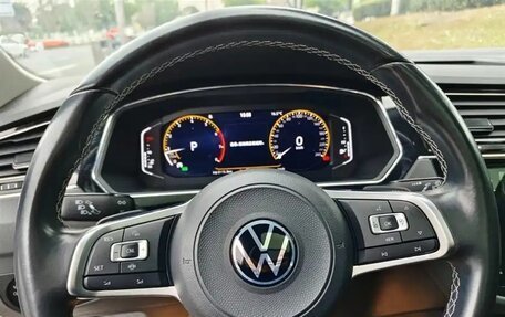 Volkswagen Tiguan II, 2021 год, 1 760 000 рублей, 12 фотография