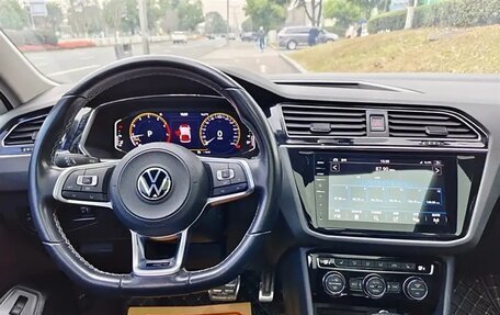 Volkswagen Tiguan II, 2021 год, 1 760 000 рублей, 11 фотография