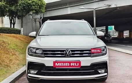 Volkswagen Tiguan II, 2021 год, 1 760 000 рублей, 2 фотография