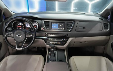 KIA Carnival III, 2018 год, 2 500 000 рублей, 14 фотография