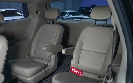 KIA Carnival III, 2018 год, 2 500 000 рублей, 17 фотография