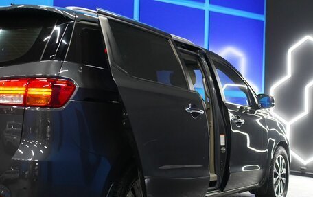 KIA Carnival III, 2018 год, 2 500 000 рублей, 28 фотография