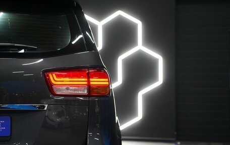 KIA Carnival III, 2018 год, 2 500 000 рублей, 29 фотография