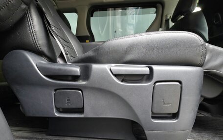 Toyota Vellfire I, 2011 год, 2 200 000 рублей, 17 фотография