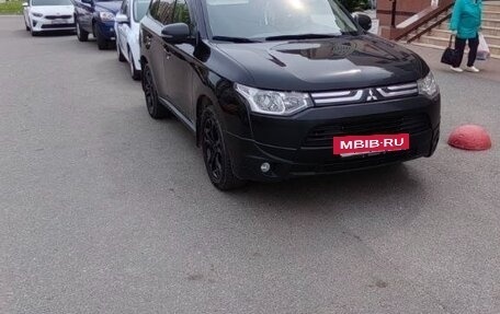 Mitsubishi Outlander III рестайлинг 3, 2013 год, 1 150 000 рублей, 10 фотография