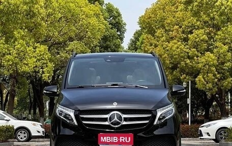 Mercedes-Benz V-Класс, 2021 год, 4 750 000 рублей, 1 фотография