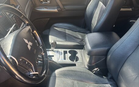 Mitsubishi Pajero IV, 2011 год, 2 280 000 рублей, 12 фотография