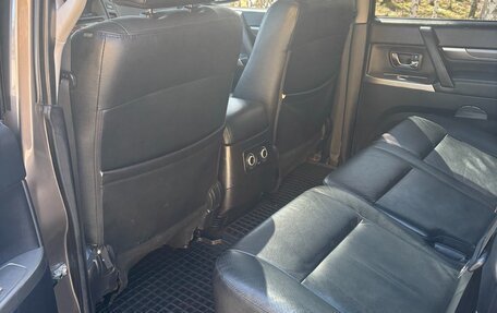 Mitsubishi Pajero IV, 2011 год, 2 280 000 рублей, 14 фотография