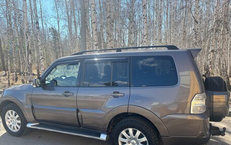 Mitsubishi Pajero IV, 2011 год, 2 280 000 рублей, 3 фотография
