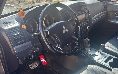 Mitsubishi Pajero IV, 2011 год, 2 280 000 рублей, 11 фотография