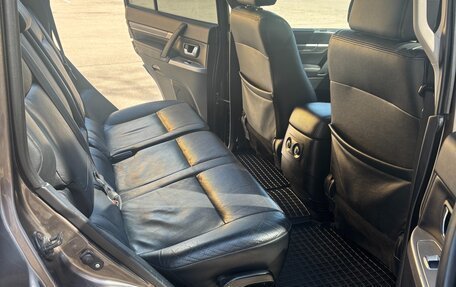 Mitsubishi Pajero IV, 2011 год, 2 280 000 рублей, 15 фотография