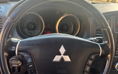 Mitsubishi Pajero IV, 2011 год, 2 280 000 рублей, 21 фотография