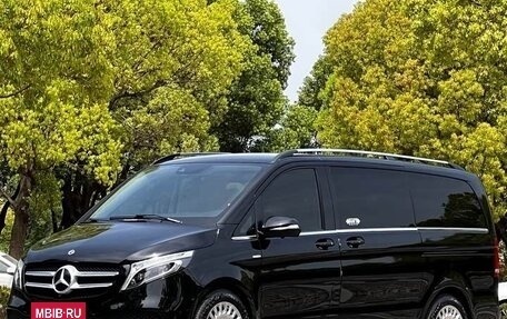 Mercedes-Benz V-Класс, 2021 год, 4 750 000 рублей, 2 фотография