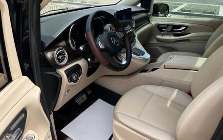 Mercedes-Benz V-Класс, 2021 год, 4 750 000 рублей, 10 фотография