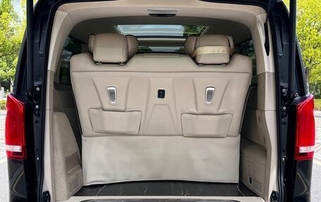 Mercedes-Benz V-Класс, 2021 год, 4 750 000 рублей, 16 фотография