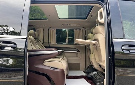 Mercedes-Benz V-Класс, 2021 год, 4 750 000 рублей, 13 фотография