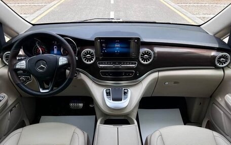 Mercedes-Benz V-Класс, 2021 год, 4 750 000 рублей, 9 фотография