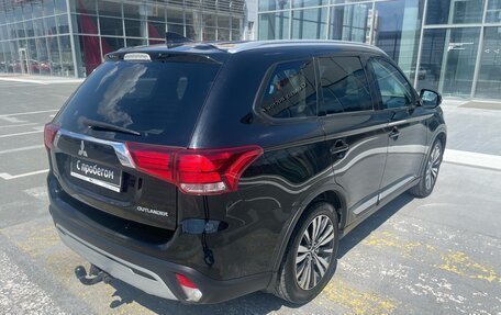 Mitsubishi Outlander III рестайлинг 3, 2018 год, 1 800 000 рублей, 6 фотография