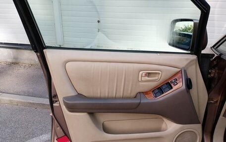 Lexus RX IV рестайлинг, 1999 год, 499 000 рублей, 16 фотография