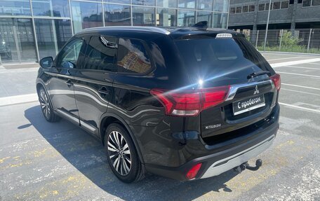 Mitsubishi Outlander III рестайлинг 3, 2018 год, 1 800 000 рублей, 8 фотография