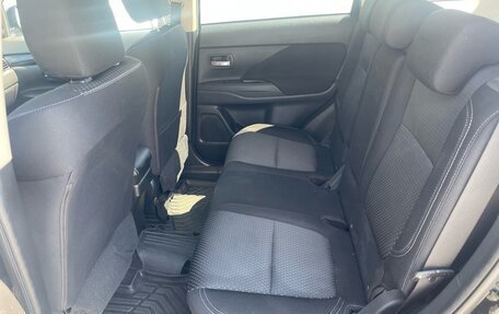Mitsubishi Outlander III рестайлинг 3, 2018 год, 1 800 000 рублей, 9 фотография