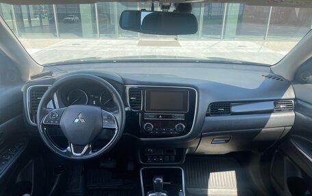 Mitsubishi Outlander III рестайлинг 3, 2018 год, 1 800 000 рублей, 11 фотография