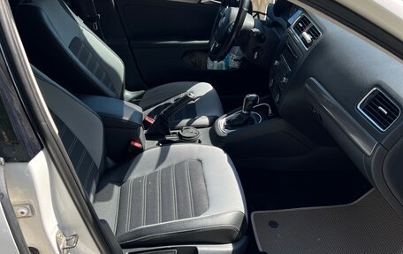 Volkswagen Jetta VI, 2011 год, 930 000 рублей, 12 фотография