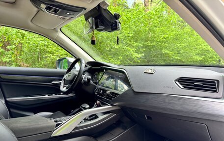 Geely Tugella FY11, 2022 год, 2 320 000 рублей, 11 фотография