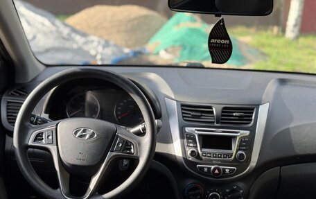 Hyundai Solaris II рестайлинг, 2015 год, 725 000 рублей, 13 фотография