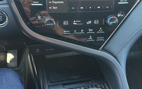 Toyota Camry, 2021 год, 3 399 000 рублей, 10 фотография