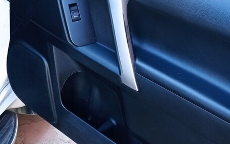 Toyota Land Cruiser Prado 150 рестайлинг 2, 2018 год, 4 000 000 рублей, 11 фотография