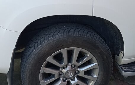 Toyota Land Cruiser Prado 150 рестайлинг 2, 2018 год, 4 000 000 рублей, 17 фотография