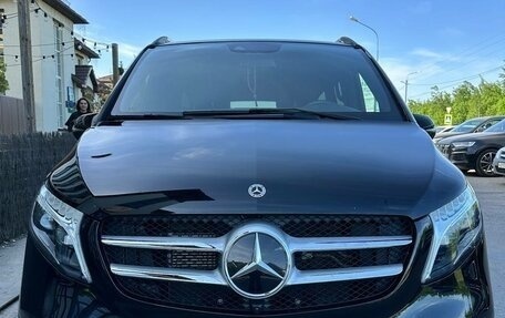 Mercedes-Benz V-Класс, 2022 год, 8 900 000 рублей, 1 фотография