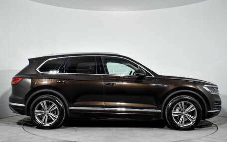 Volkswagen Touareg III, 2019 год, 4 899 000 рублей, 5 фотография