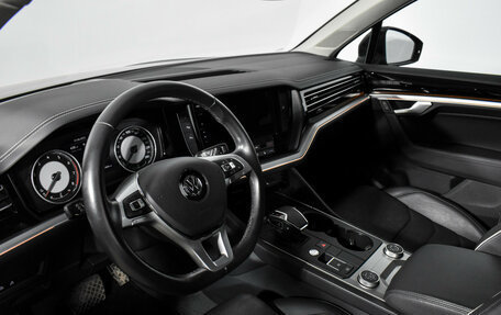 Volkswagen Touareg III, 2019 год, 4 899 000 рублей, 9 фотография