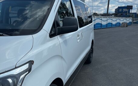 Hyundai Grand Starex Grand Starex I рестайлинг 2, 2019 год, 1 800 000 рублей, 2 фотография