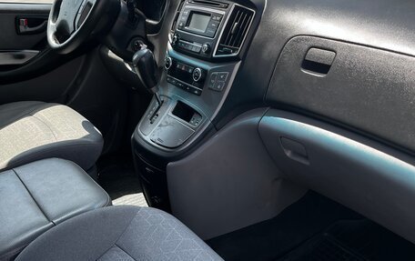 Hyundai Grand Starex Grand Starex I рестайлинг 2, 2019 год, 1 800 000 рублей, 30 фотография